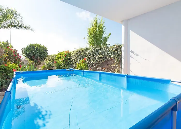 Global Properties, Adosado En Primera Linea De Playa Con Vistas Al Mar
