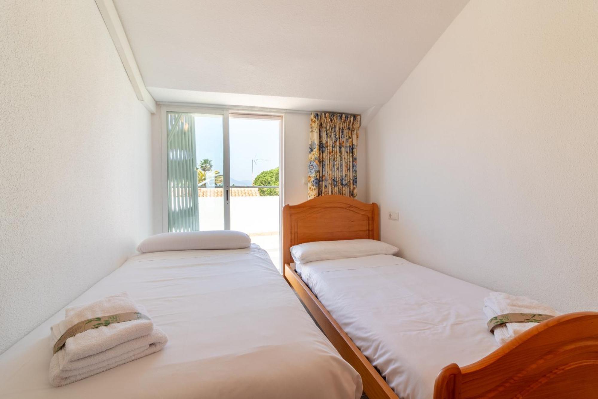 Global Properties, Adosado En Primera Linea De Playa Con Vistas Al Mar Holiday home