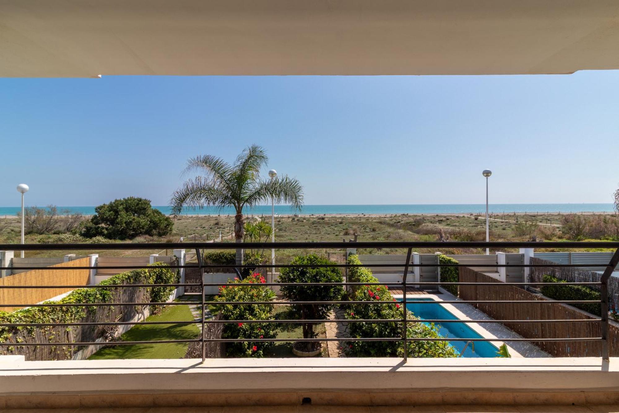 Global Properties, Adosado En Primera Linea De Playa Con Vistas Al Mar Holiday home *